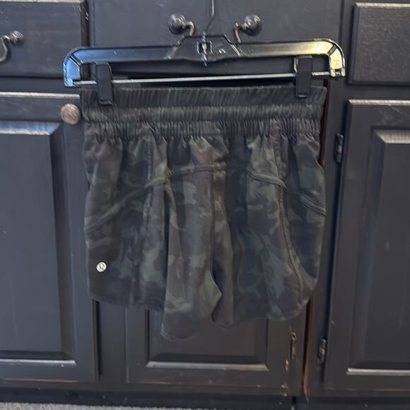 LULULEMON Tracker 4" Short 4 Incognito Camo Gator Green - Picture 6 of 10